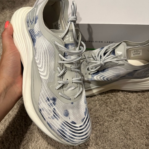 APL Streamline Sneakers - Picture 2 of 5